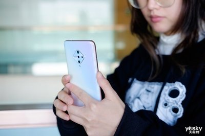 vivo Y9s自拍評(píng)測(cè) 3200萬(wàn)像素與AI軟件協(xié)同打造專(zhuān)業(yè)寫(xiě)真大片